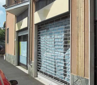 Negozio in vendita a Lainate (Milano)