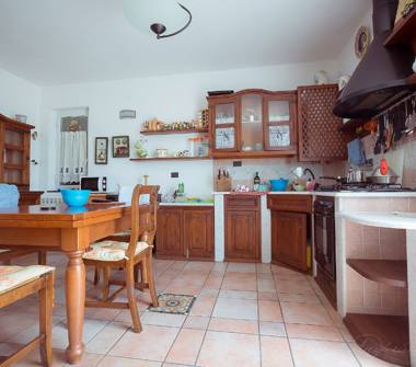 Casa indipendente in vendita a Castiglione Chiavarese (Genova)