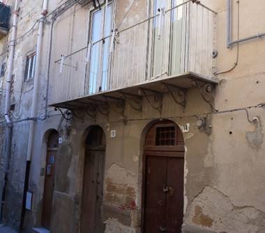 Palazzo/Stabile in vendita a Caltanissetta (Caltanissetta)