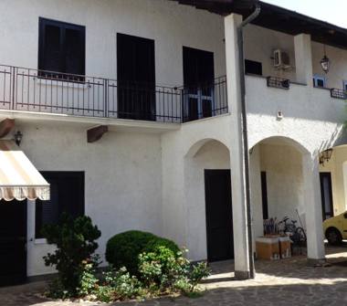 Casa indipendente in vendita a Ferno (Varese)