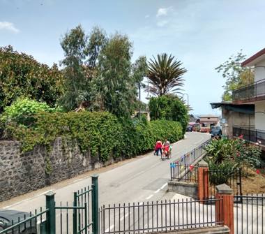Quadrilocale in vendita a Acireale, Frazione Pozzillo