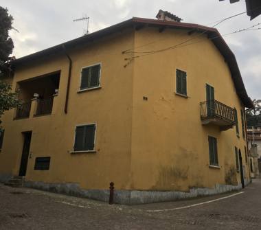 Casa indipendente in vendita a Meina (Novara)