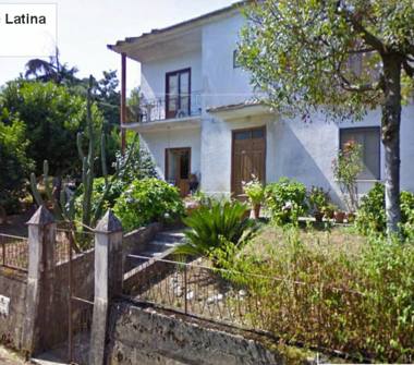 Casa indipendente in vendita a Baia e Latina, Frazione Latina