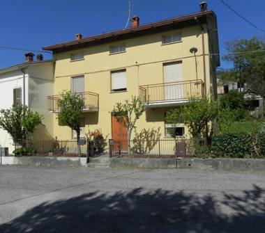 Casa indipendente in vendita a Varsi, Frazione Villora