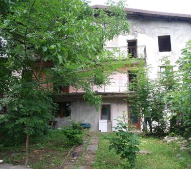 Rustico/Casale in vendita a Albino, Frazione Fiobbio