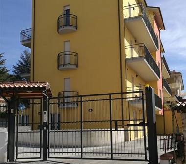 Palazzo/Stabile in vendita a L'Aquila, Frazione Pettino