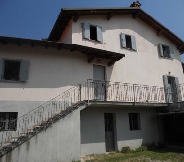 Casa indipendente in vendita a Romagnese (Pavia)