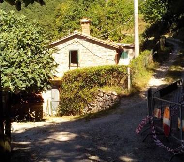 Casa indipendente in vendita a Bibbiena, Frazione Serravalle