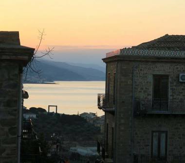 Appartamento in vendita a Santo Stefano di Camastra (Messina)
