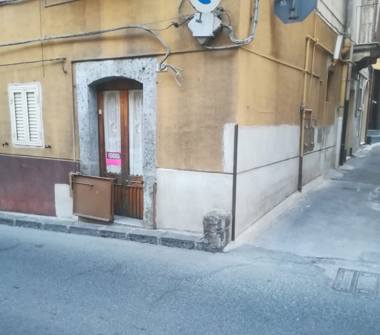 Casa indipendente in vendita a Bronte (Catania)