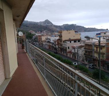 Affitto Appartamento Vacanze a Giardini-Naxos (Messina)