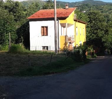 Appartamento in vendita a Albareto, Frazione Montegroppo