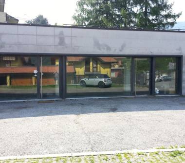 Negozio in vendita a Lavena Ponte Tresa, Frazione Piacco