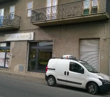 Magazzino in affitto a Davoli, Frazione Davoli Marina, Viale Cassiodoro 189