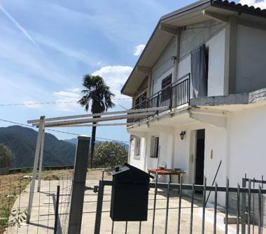 Casa indipendente in vendita a Calice al Cornoviglio, Frazione Valdonica