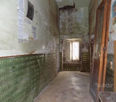 Garage/Auto silos in vendita a Napoli, Zona Avvocata