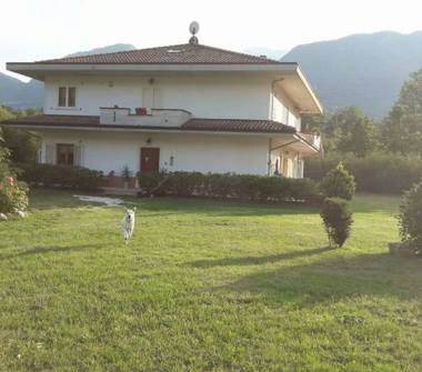 Casa indipendente in vendita a Pizzone (Isernia)