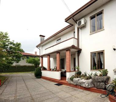 Casa indipendente in vendita a Ponte San Nicolò, Frazione Roncaglia