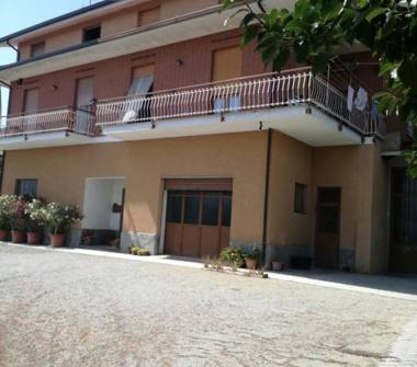 Casa indipendente in vendita a Monforte d'Alba (Cuneo)