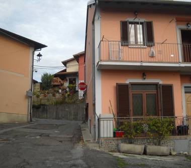 Porzione di casa in vendita a Bardello con Malgesso e Bregano (Varese)