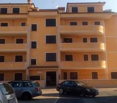 Palazzo/Stabile in vendita a Guidonia Montecelio, Frazione Guidonia