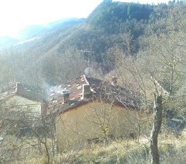 Rustico/Casale in vendita a Vetto, Frazione Il Casone