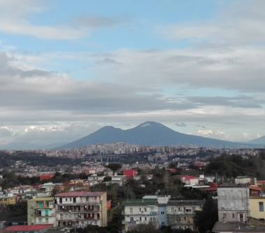 Trilocale in vendita a Napoli, Zona Pianura