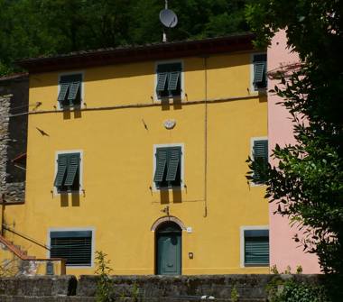 Palazzo/Stabile in vendita a Borgo a Mozzano, Frazione Dezza