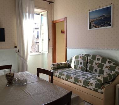 Affitto Stanza Doppia a Napoli, Zona San Carlo all'Arena