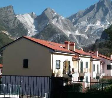 Quadrilocale in vendita a Carrara, Frazione Bedizzano