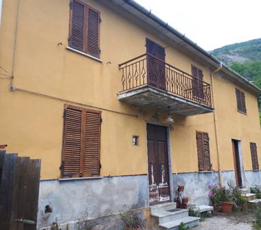 Rustico/Casale in vendita a Pietrasanta, Frazione Solaio