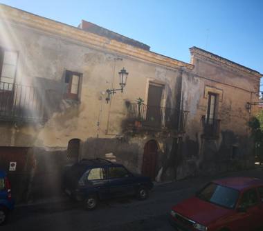 Palazzo/Stabile in vendita a Calatabiano (Catania)
