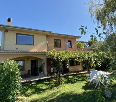 Villa in vendita a Sutri, Frazione Colle Diana