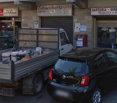 Tabaccheria in vendita a Modena, Zona Villaggio Zeta