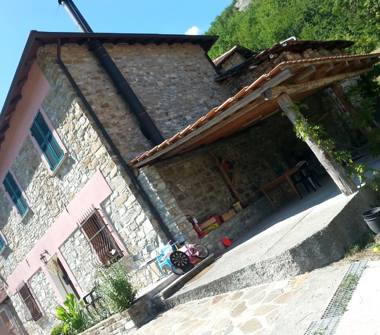 Rustico/Casale in vendita a Mongiardino Ligure (Alessandria)