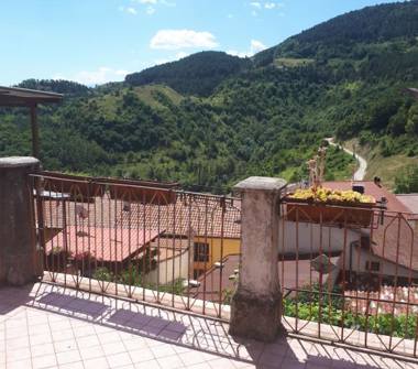 Casa indipendente in vendita a Montereale, Frazione Cesaproba