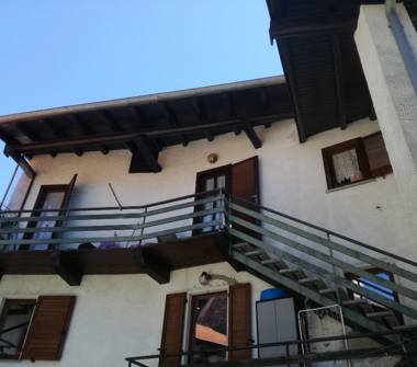 Bilocale in vendita a Nebbiuno, Frazione Fosseno