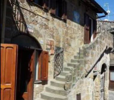 Casa indipendente in vendita a Barbarano Romano (Viterbo)