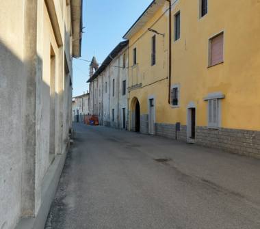 Appartamento in vendita a Momo, Frazione Alzate