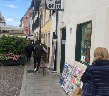 Tabaccheria in vendita a Pordenone, Frazione Centro città
