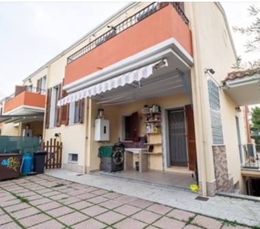 Villetta a schiera in vendita a Cagliari, Frazione Centro città, Via Barracca Manna 1