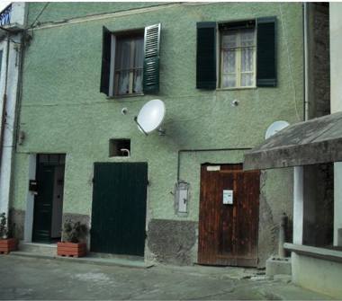 Rustico/Casale in vendita a Pieve di Teco, Frazione Acquetico