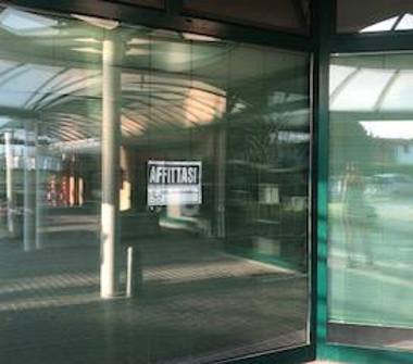 Negozio in affitto a Selvazzano Dentro, Frazione Caselle