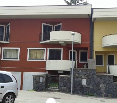 Villetta a schiera in vendita a Giarre, Frazione Macchia