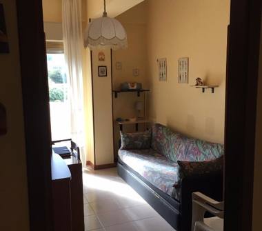 Quadrilocale in vendita a Messina, Frazione Mili Marina, Via Nazionale 323