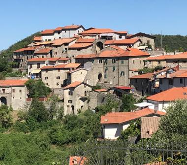 Quadrilocale in vendita a Casola in Lunigiana, Frazione Ugliancaldo, Località Ugliancaldo 36