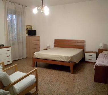 Quadrilocale in vendita a Monza, Zona Cazzaniga, Via Locarno 17