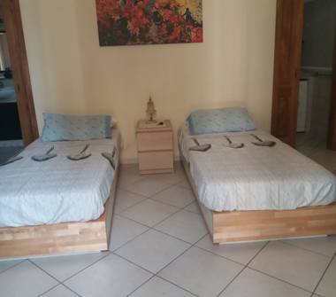 Affitto Stanza Posto letto a Napoli, Zona San Carlo all'Arena, Via Santi Giovanni e Paolo 145