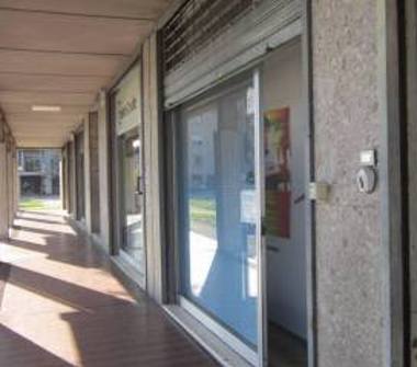 Negozio in affitto a Novara, Zona San Paolo, Piazza Martin Luther King 15