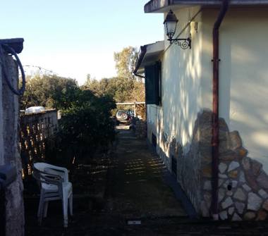 Casa indipendente in vendita a Aprilia, Frazione Fossignano, Via Stura 60